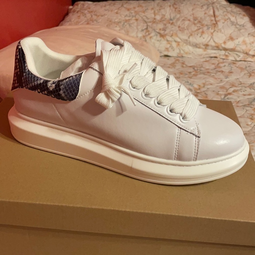 Brand new White Steve  madden with snake print